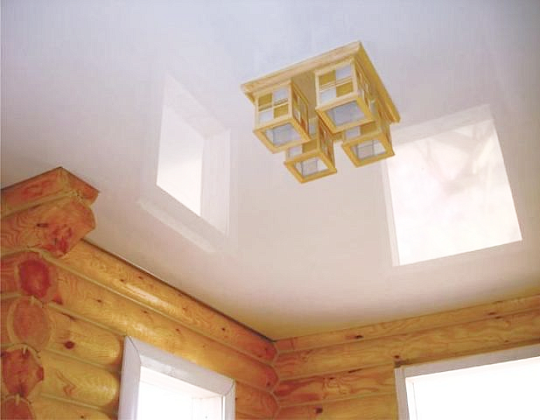 Белый натяжной потолок в деревянный дом, 20 м2